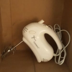 Electric hand mixer